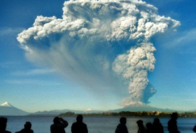Chile on red alert as Calbuco volcano erupts - VIDEO